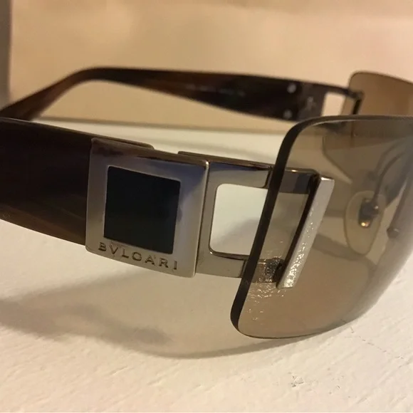 Gorgeous BVLGARI Sunglasses with Case - Picture 2 of 11